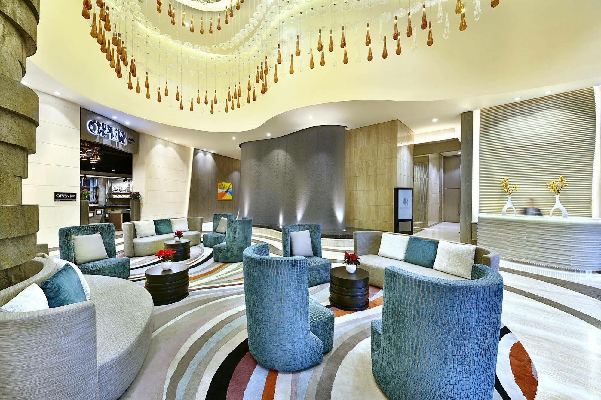 Отель Doubletree By Hilton Doha Old Town Экстерьер фото